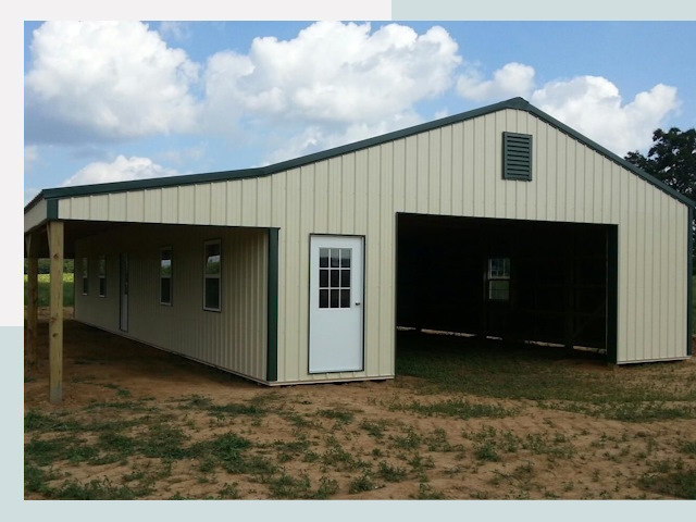 Строительство конюшен в Чите